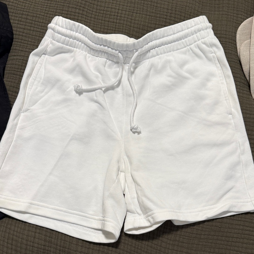 Aritzia TNA Airy Shorts